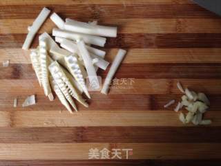 酸菜春笋排骨汤粉的做法步骤：3