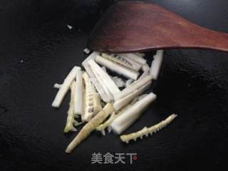 酸菜春笋排骨汤粉的做法步骤：4