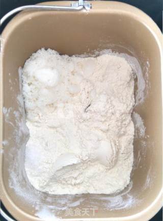 中式福寿结豆沙红枣面包的做法步骤：1