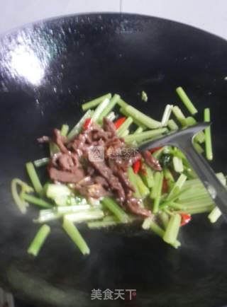 香芹牛肉丝的做法步骤：6