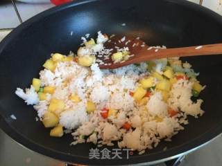 凤梨虾仁焗饭的做法步骤：5