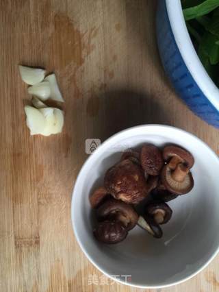 蚝油香菇青菜的做法步骤：2