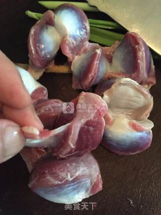 鸭珍西芹的做法步骤：1