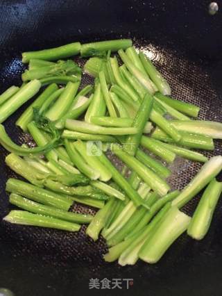 鸭珍西芹的做法步骤：2