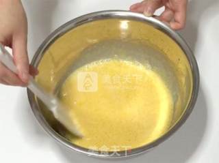 龙猫彩绘蛋糕卷的做法步骤：2