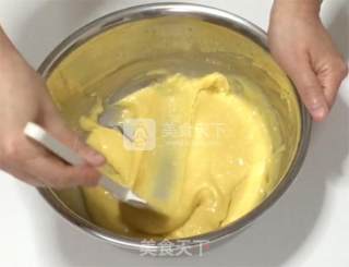 龙猫彩绘蛋糕卷的做法步骤：3