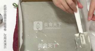 龙猫彩绘蛋糕卷的做法步骤：11