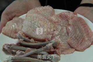 鸡翅包饭的做法步骤：1