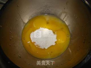 芒果萨瓦林戚风蛋糕的做法步骤：2