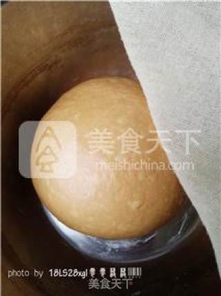 【致女性：美容养颜还补气血的小餐包】红糖餐包的做法步骤：3