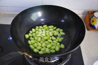 蚕豆炒蛋的做法步骤：2