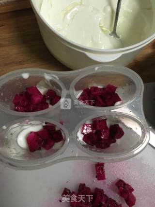 火龙果蜜豆酸奶冰棒的做法步骤：2