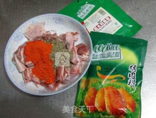 香草烤羊腩肉串的做法步骤：2