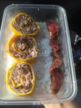 蛋卷腊肠饭的做法步骤：5