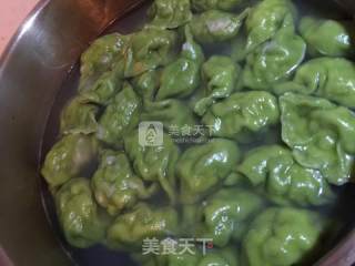 香菇，菠菜，鸡蛋，虾仁，三鲜馅饺子的做法步骤：5