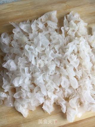 银耳莲子羹的做法步骤：4