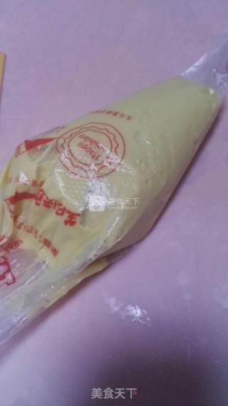 奶香毛毛虫软面包的做法步骤：2