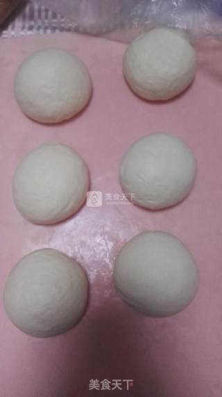 奶香毛毛虫软面包的做法步骤：4