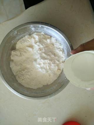 蛋黄酥的做法步骤：1