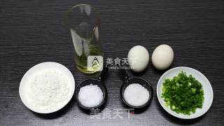 香葱鸡蛋卷--灵动美食/口感可以和厚烧蛋媲美的料理的做法步骤：1