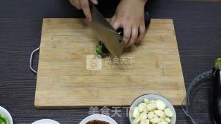 灵动美食/好吃美味的蒜香茄子的做法步骤：1