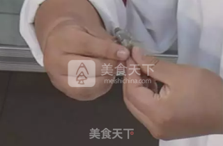 【桃李厨艺】教你如何做出美味的日式干烧大虾的做法步骤：1