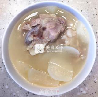 鲜掉眉毛的萝卜咸肉蹄膀汤的做法步骤：8