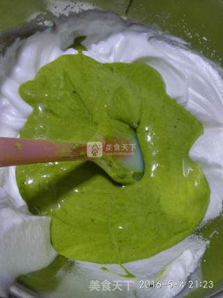抹茶戚风蛋糕的做法步骤：10