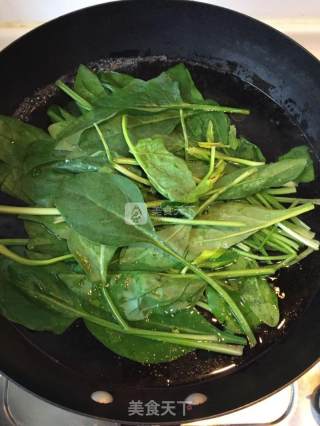 芝麻酱拌菠菜的做法步骤：3