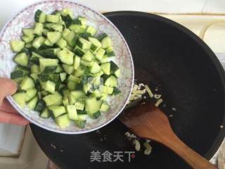 黄瓜玉米炒鸡丁的做法步骤：6