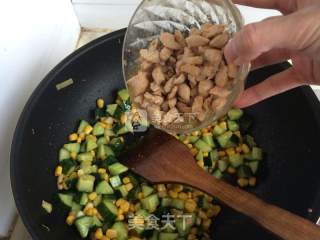 黄瓜玉米炒鸡丁的做法步骤：9