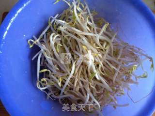 绿豆芽韭菜炒木耳的做法步骤：3