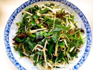 绿豆芽韭菜炒木耳的做法步骤：8