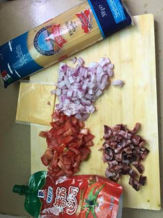 香肠意粉的做法步骤：1