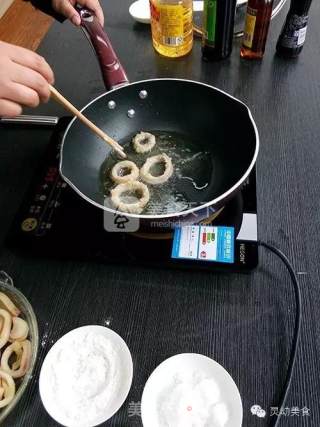 灵动美食/一口就能拯救世界的香酥鱿鱼圈的做法步骤：5