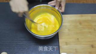 灵动美食/用一双筷子卷出一盘香酥蛋卷的做法步骤：2