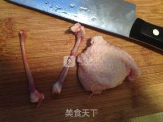 脱骨鸡球，浇汁鸡翅中的做法步骤：1