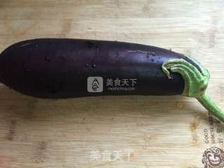 蒜末肉泥烤茄子的做法步骤：1