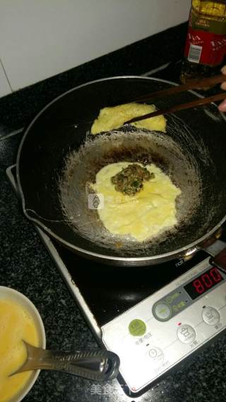马蹄肉葱鸡蛋卷的做法步骤：4