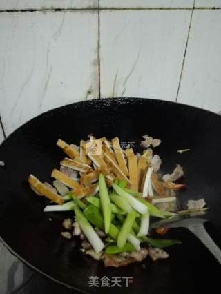 蒜香豆腐干肉片的做法步骤：6