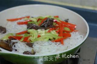 牛肉炒米粉的做法步骤：6