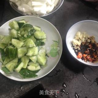 杂味拌黄瓜的做法步骤：1