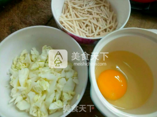 宝宝辅食之卷心菜挂面的做法步骤：1