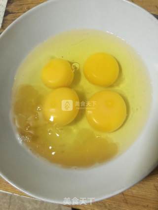 海鲜菇炒鸡蛋的做法步骤：3
