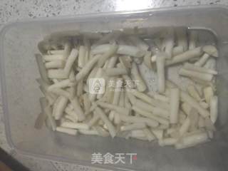 海鲜菇炒鸡蛋的做法步骤：5