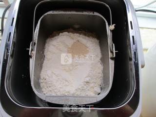 红豆花式面包的做法步骤：2