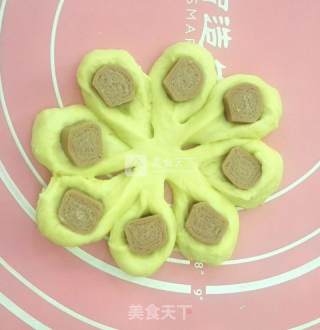 花朵肠仔包的做法步骤：9