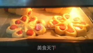 花朵肠仔包的做法步骤：10