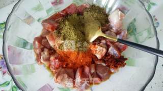 孜然香辣羊肉串的做法步骤：2