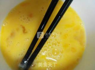韭菜豆腐鸡蛋馅之原创（妈妈的味道）。祝妈妈节日快乐！的做法步骤：3